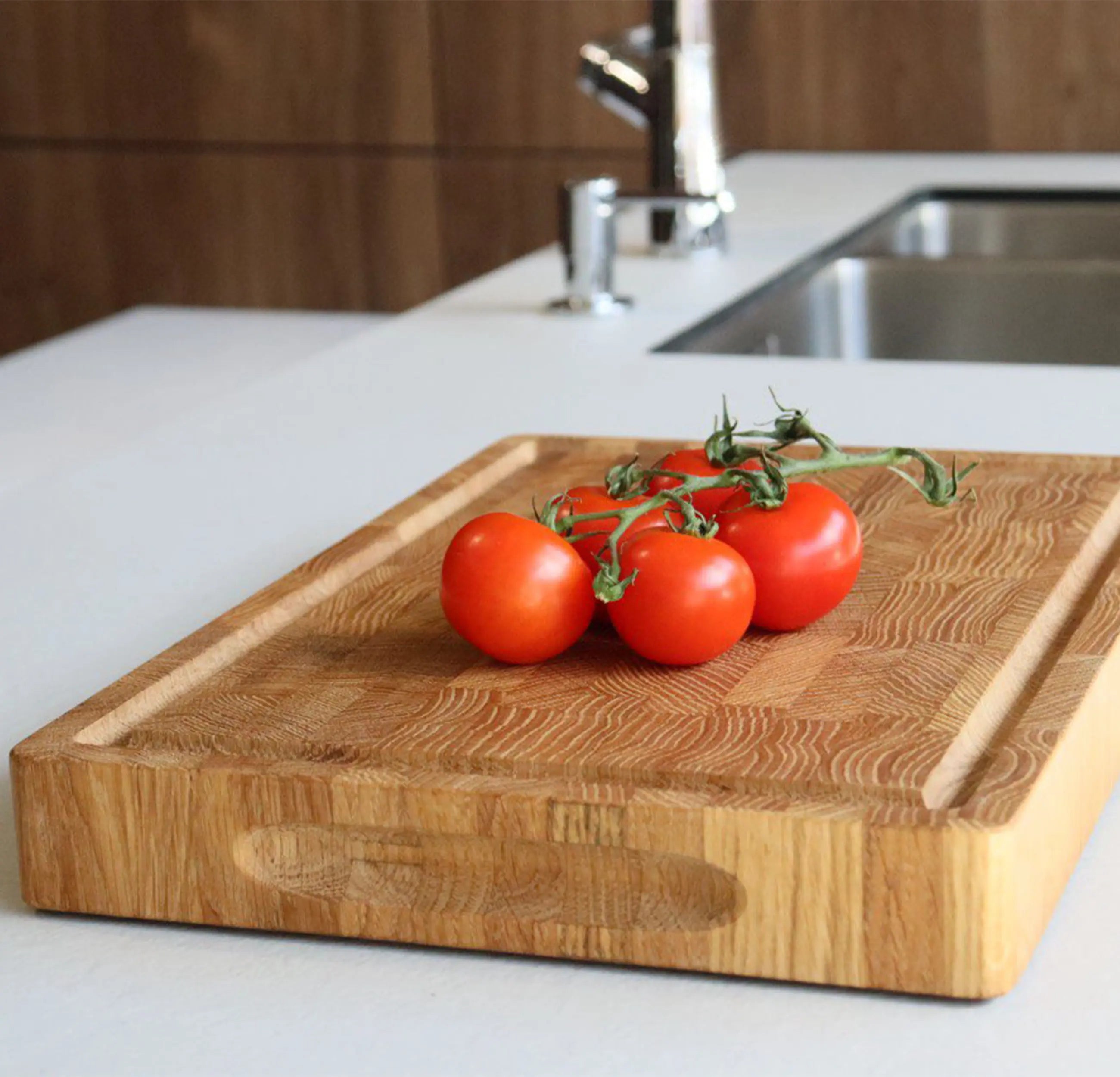Kompakter Hirnholz Hackblock Eiche 35x25x4cm – Mit Saftrille & Silikonfüßen