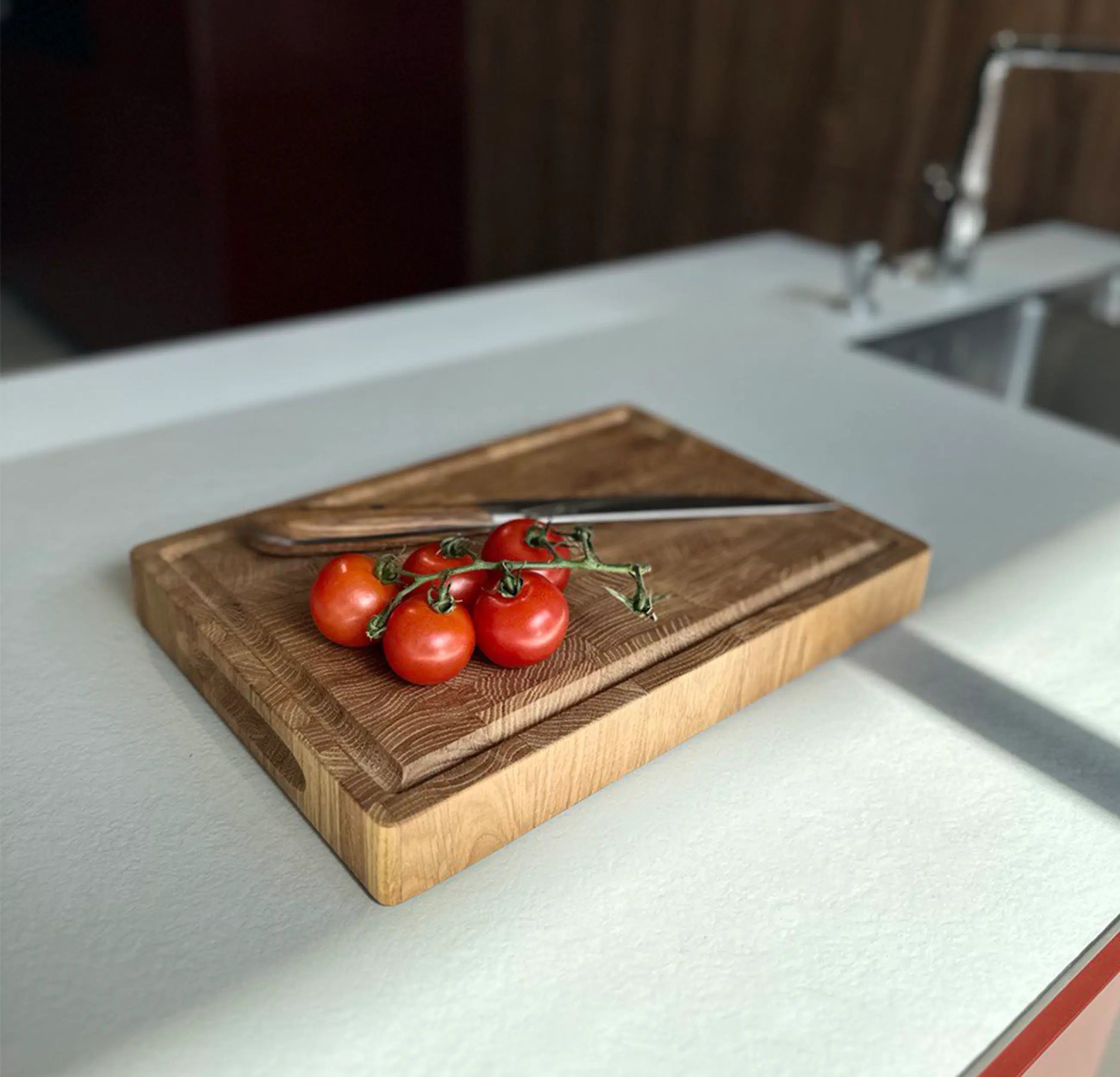 Kompakter Hirnholz Hackblock Eiche 35x25x4cm – Mit Saftrille & Silikonfüßen