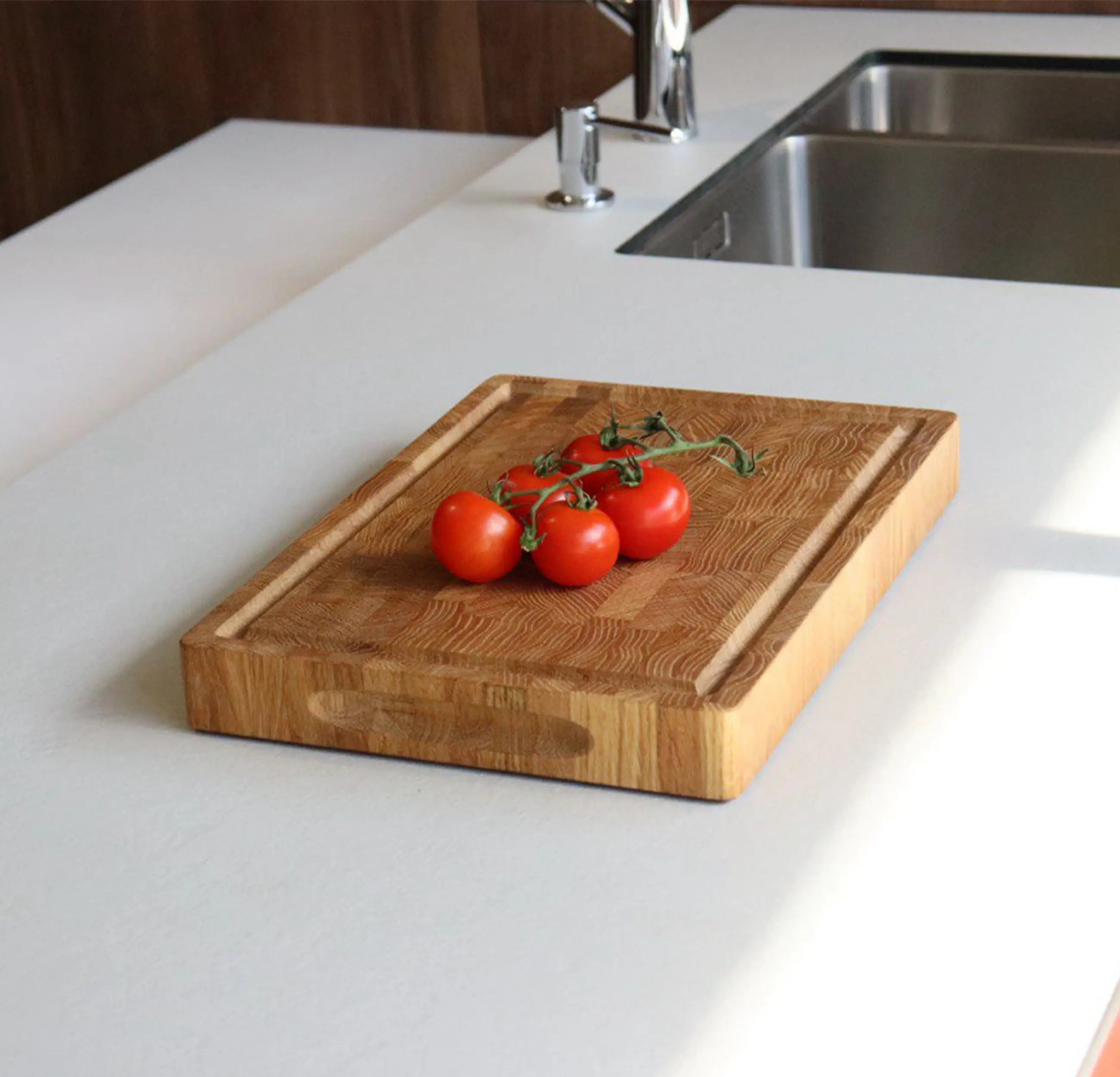 Kompakter Hirnholz Hackblock Eiche 35x25x4cm – Mit Saftrille & Silikonfüßen