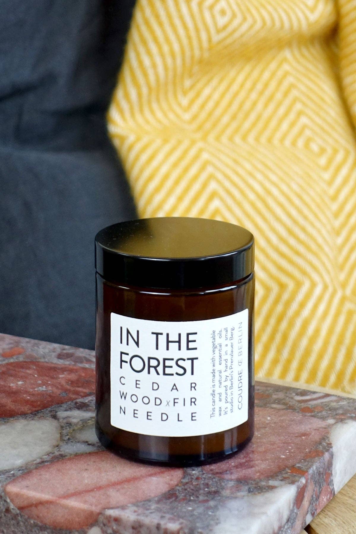 Coudre Berlin - IN THE FOREST – Handgefertigte vegane Duftkerze mit Zedernholz & Tannennadel