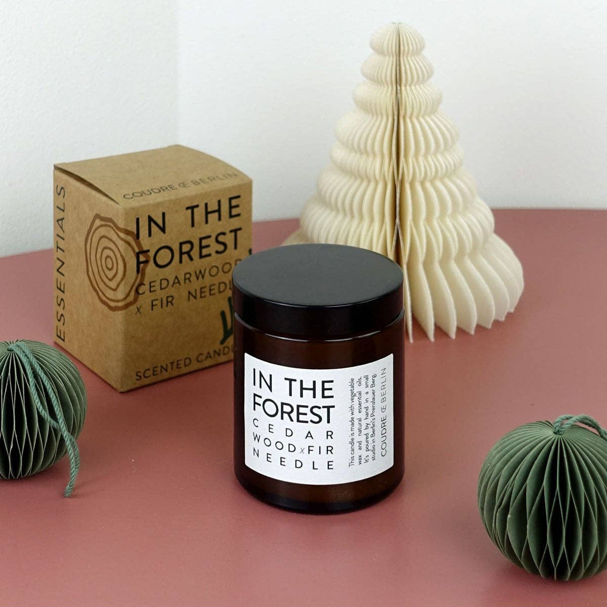 Coudre Berlin - IN THE FOREST – Handgefertigte vegane Duftkerze mit Zedernholz & Tannennadel