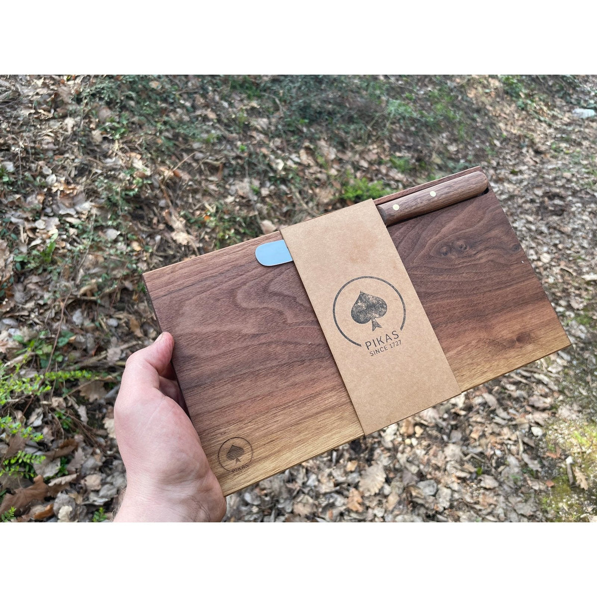 Walnuss-Holzbrettchen Massivholz mit Buckelsmesser