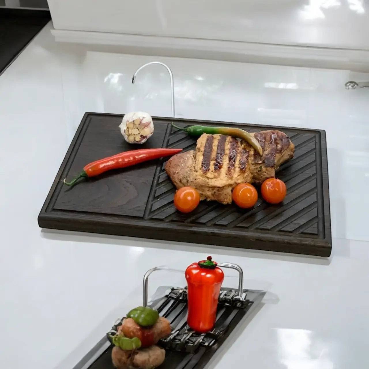 Steakbrett Eiche 32x20x2,2cm – Grillbrett mit Saftrille & Saftrinne