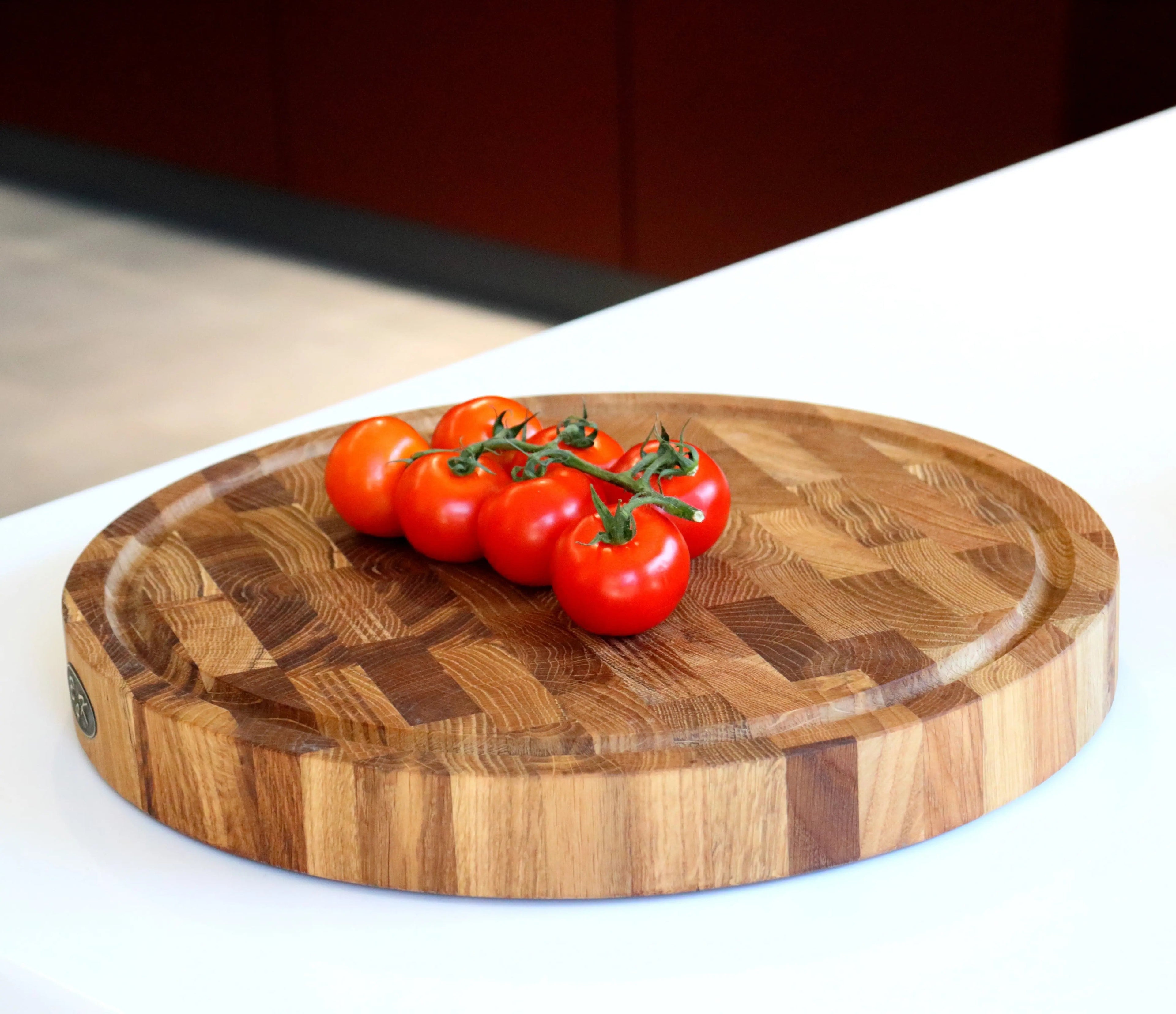 Rundes Stirnholzbrett Eiche ⌀ 35x4cm – Design Hackblock mit Saftrille