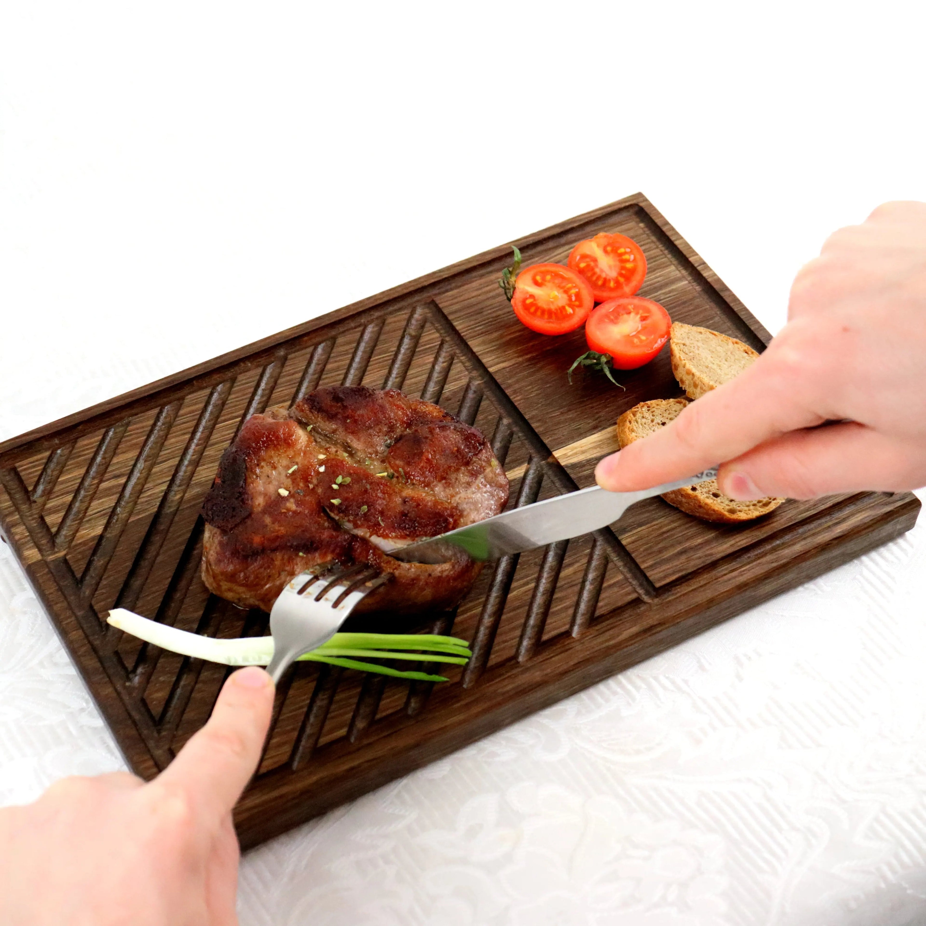 Steakbrett Eiche 32x20x2,2cm – Grillbrett mit Saftrille & Saftrinne