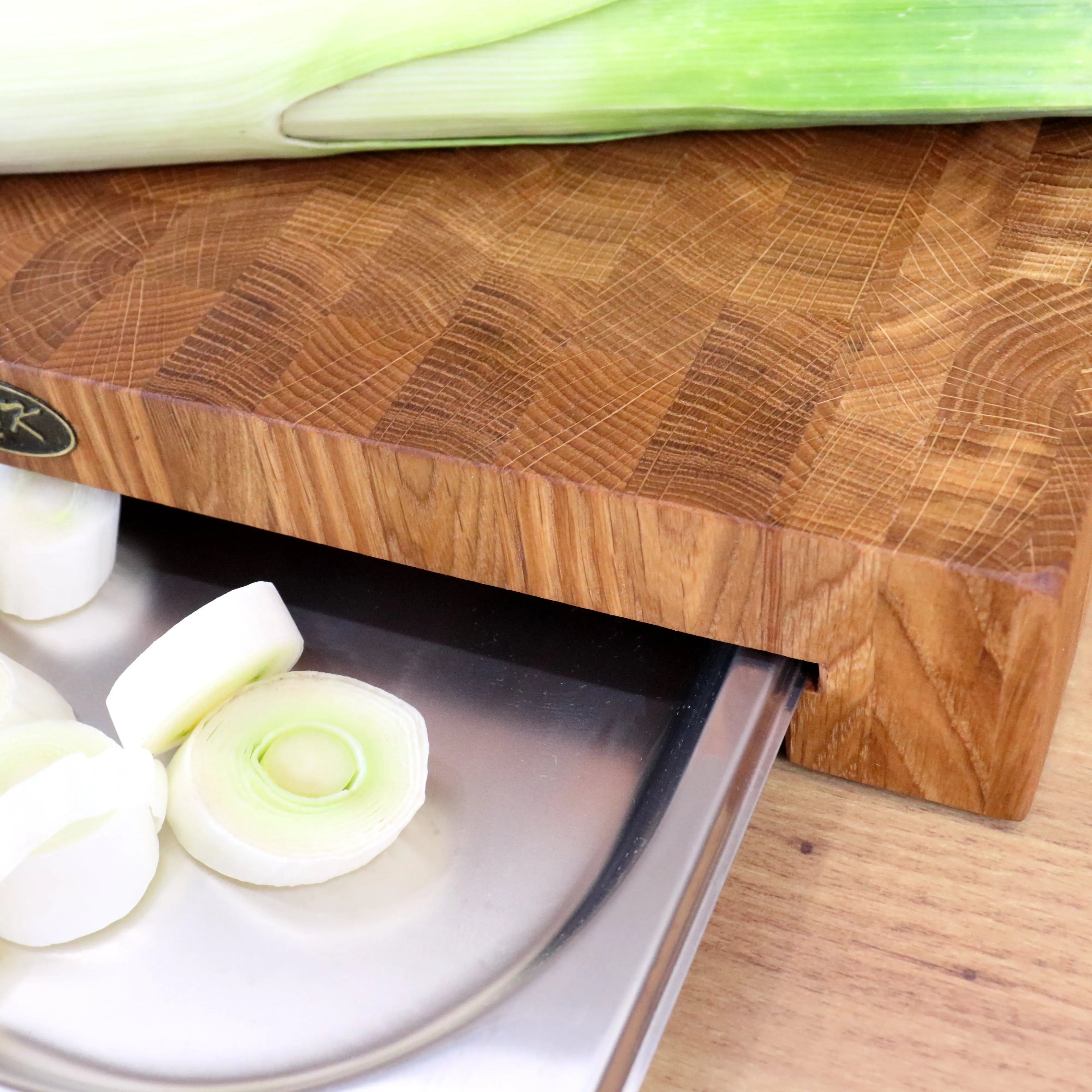 Stirnholz Schneidebrett Eiche 40x30x6cm – Massiv mit Edelstahl-Auffangschale